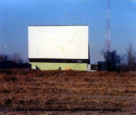 Starlite Drive-In Theatre - Starlite Screen 1987 Courtesy Outdoor Moovies (newer photo)